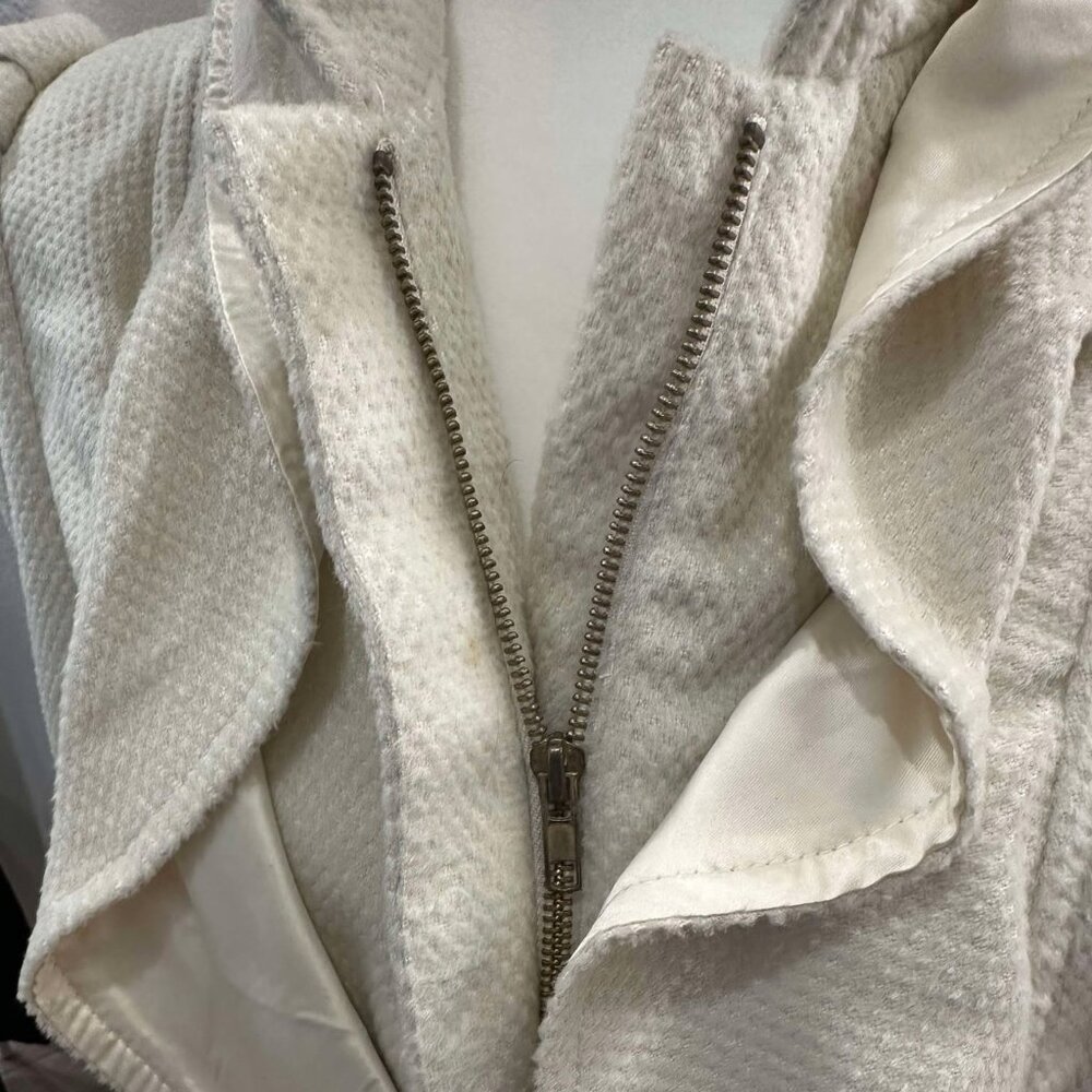 Cream Lapel Classic Ruffle Coat [Sz. L]